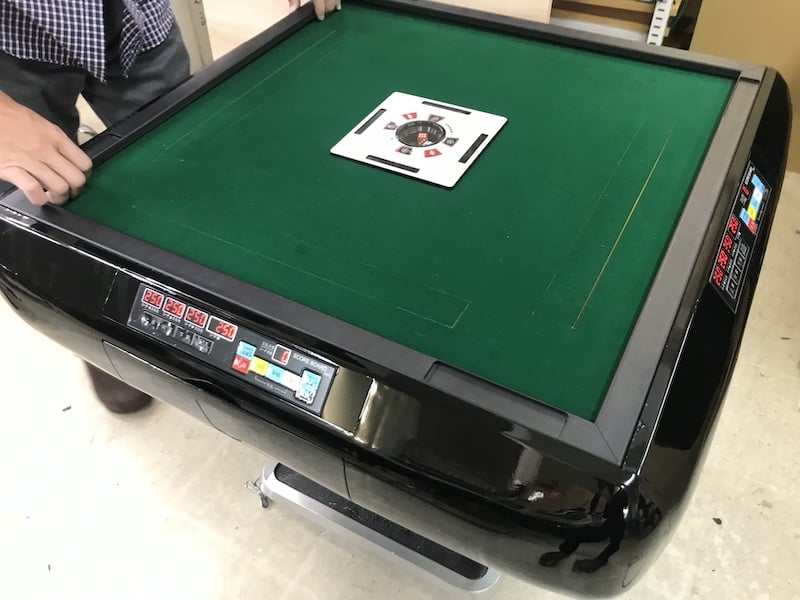 beltsquare-on-table