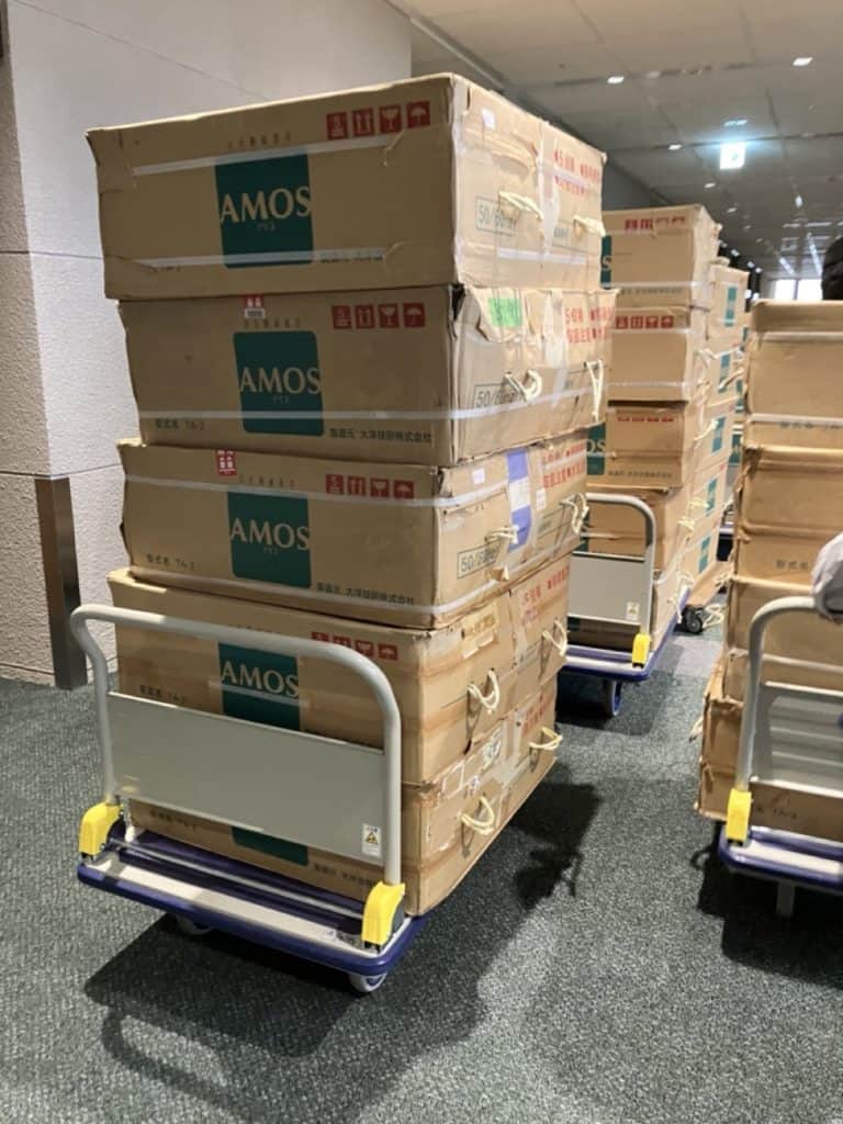 AMOSJOYが入ったはこ
